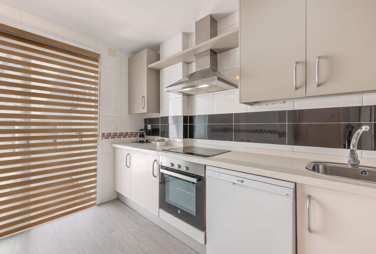 Bright With Swimming Pool And Close To Sea Casa vacanze *