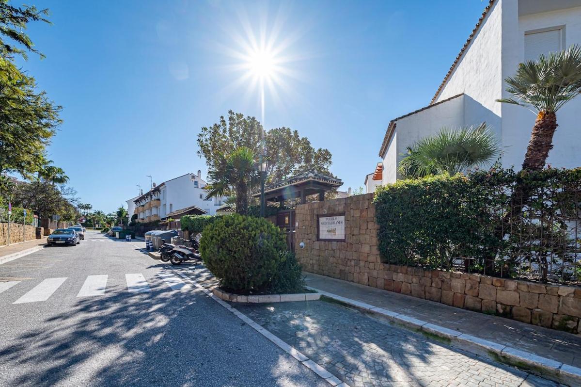 Bright With Swimming Pool And Close To Sea Casa vacanze *