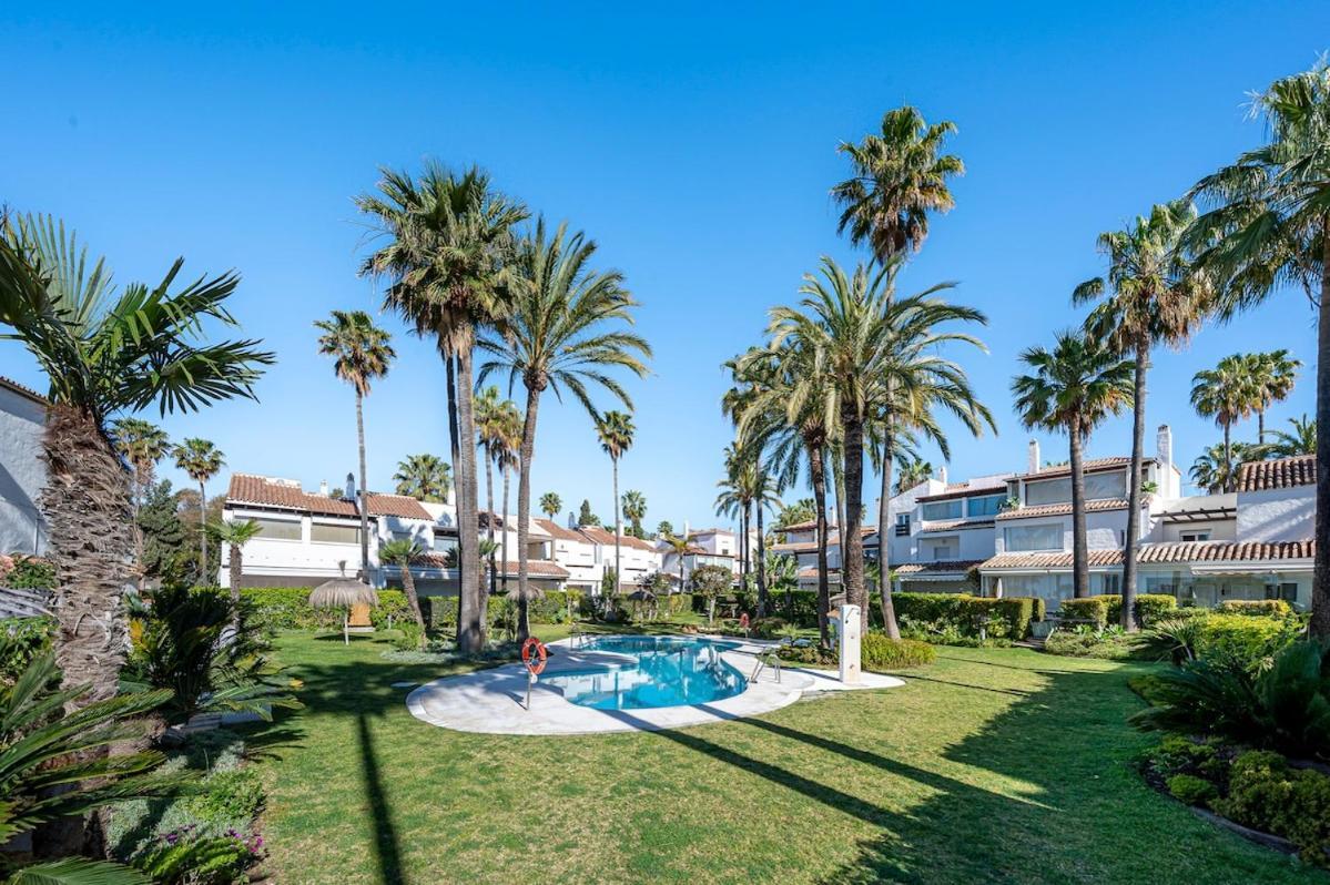Bright With Swimming Pool And Close To Sea Casa vacanze *