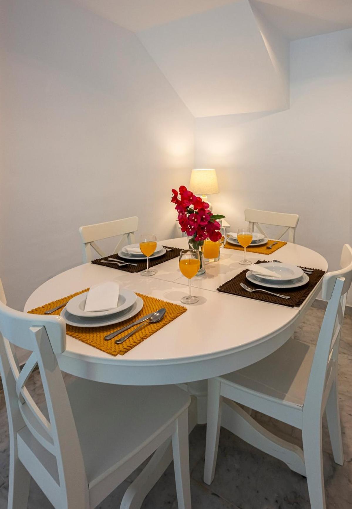 Bright With Swimming Pool And Close To Sea Marbella