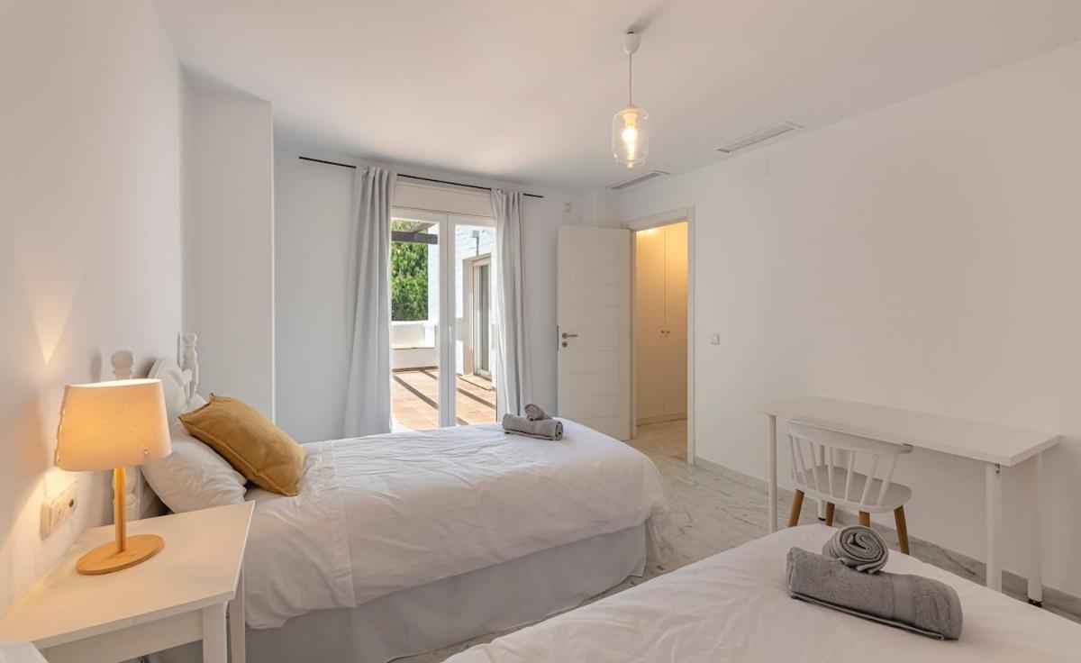 Bright With Swimming Pool And Close To Sea Casa vacanze