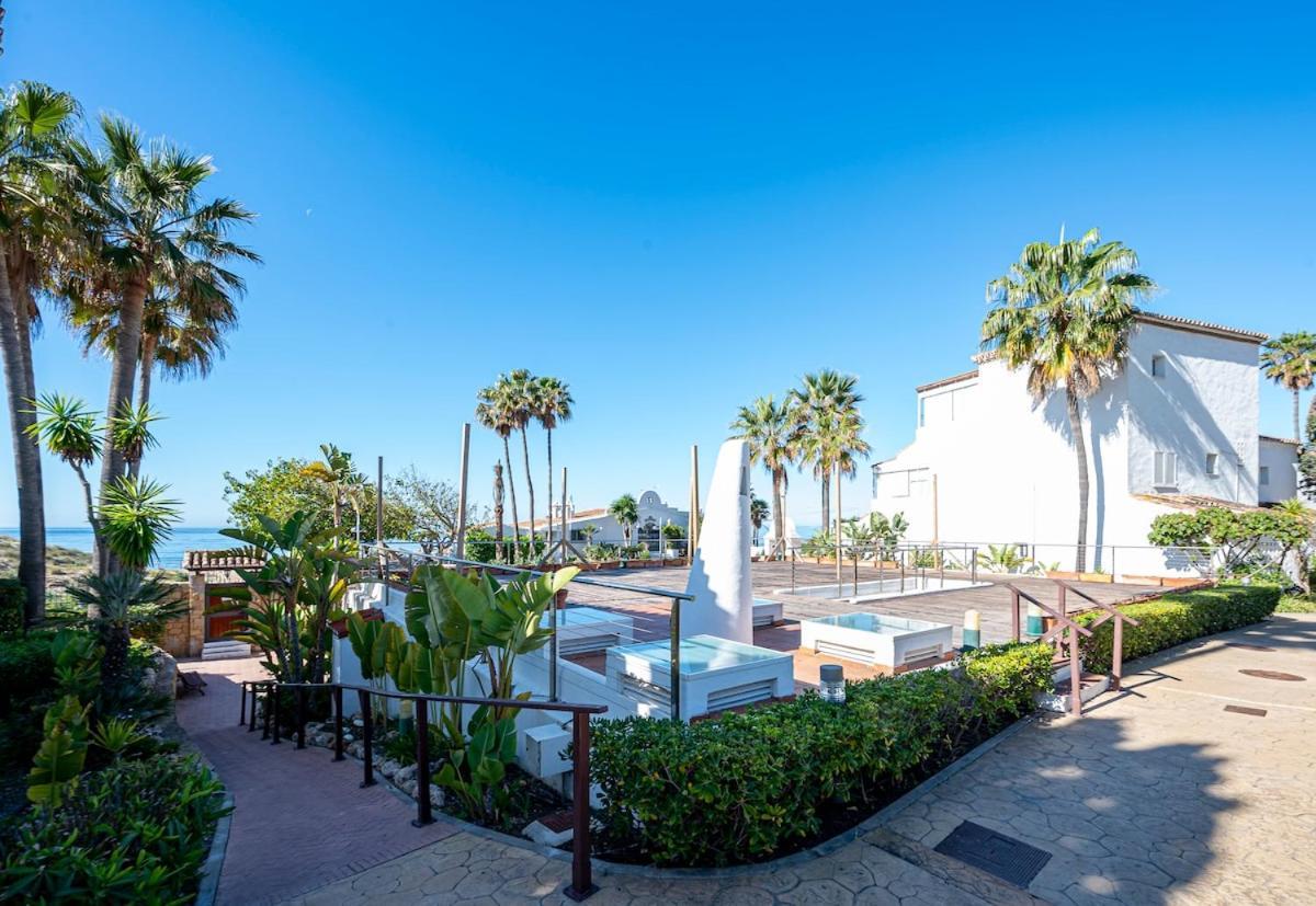 Bright With Swimming Pool And Close To Sea Ferienhaus Marbella