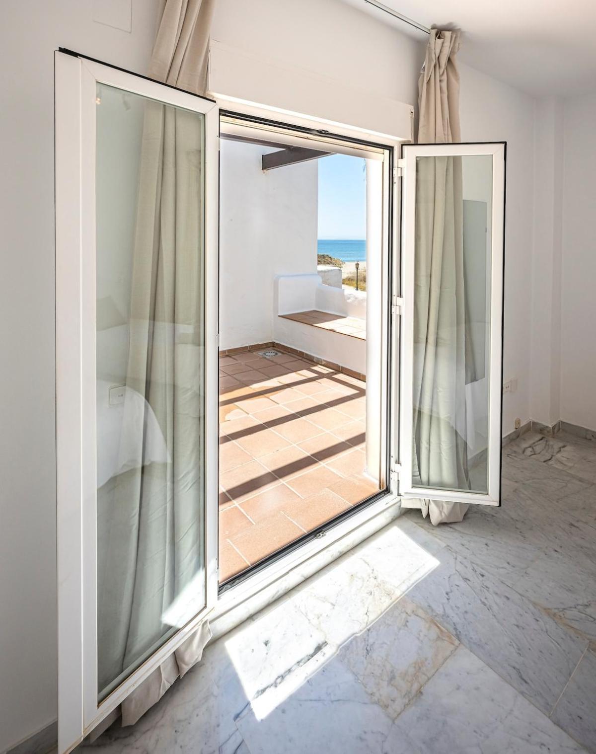 Ferienhaus Bright With Swimming Pool And Close To Sea *