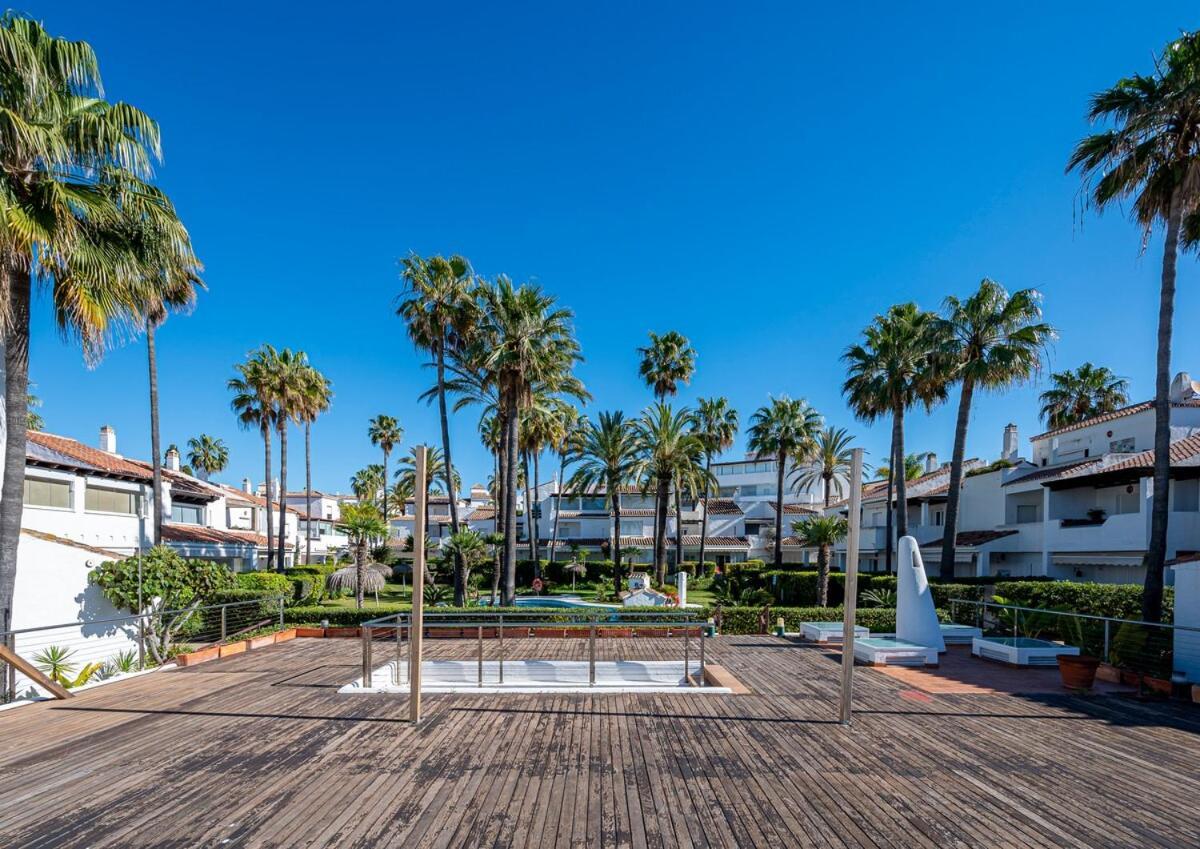 Bright With Swimming Pool And Close To Sea Marbella