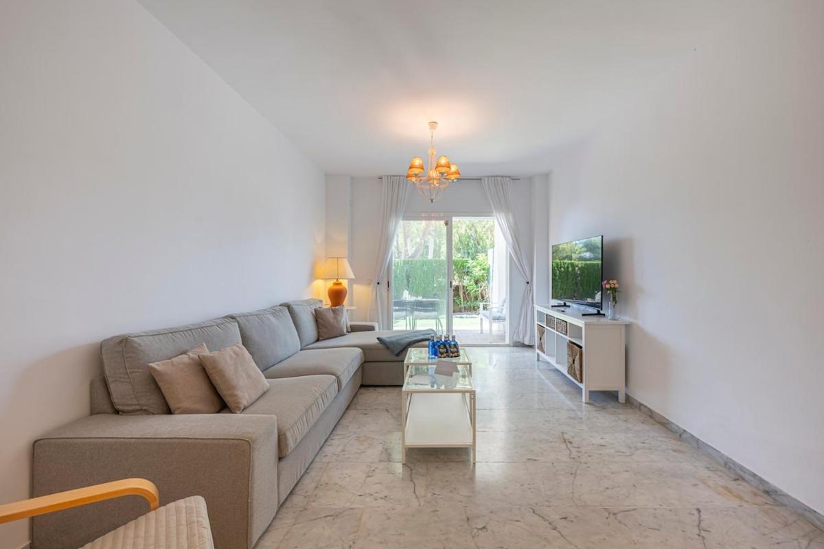 Ferienhaus Bright With Swimming Pool And Close To Sea Marbella