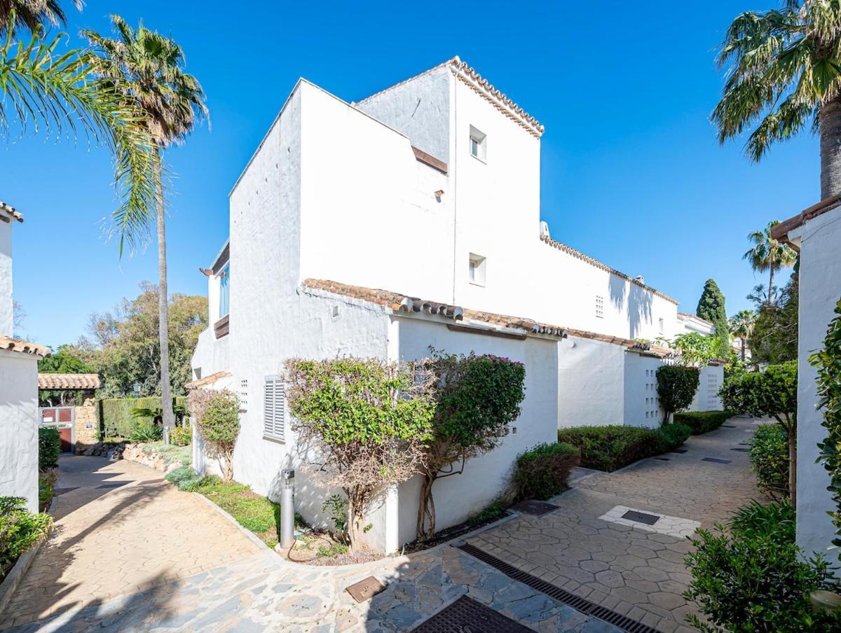Bright With Swimming Pool And Close To Sea Ferienhaus Marbella