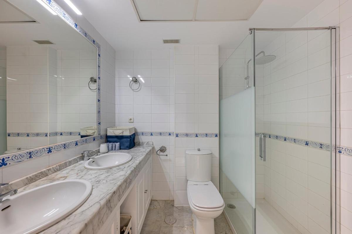 Bright With Swimming Pool And Close To Sea Ferienhaus Marbella