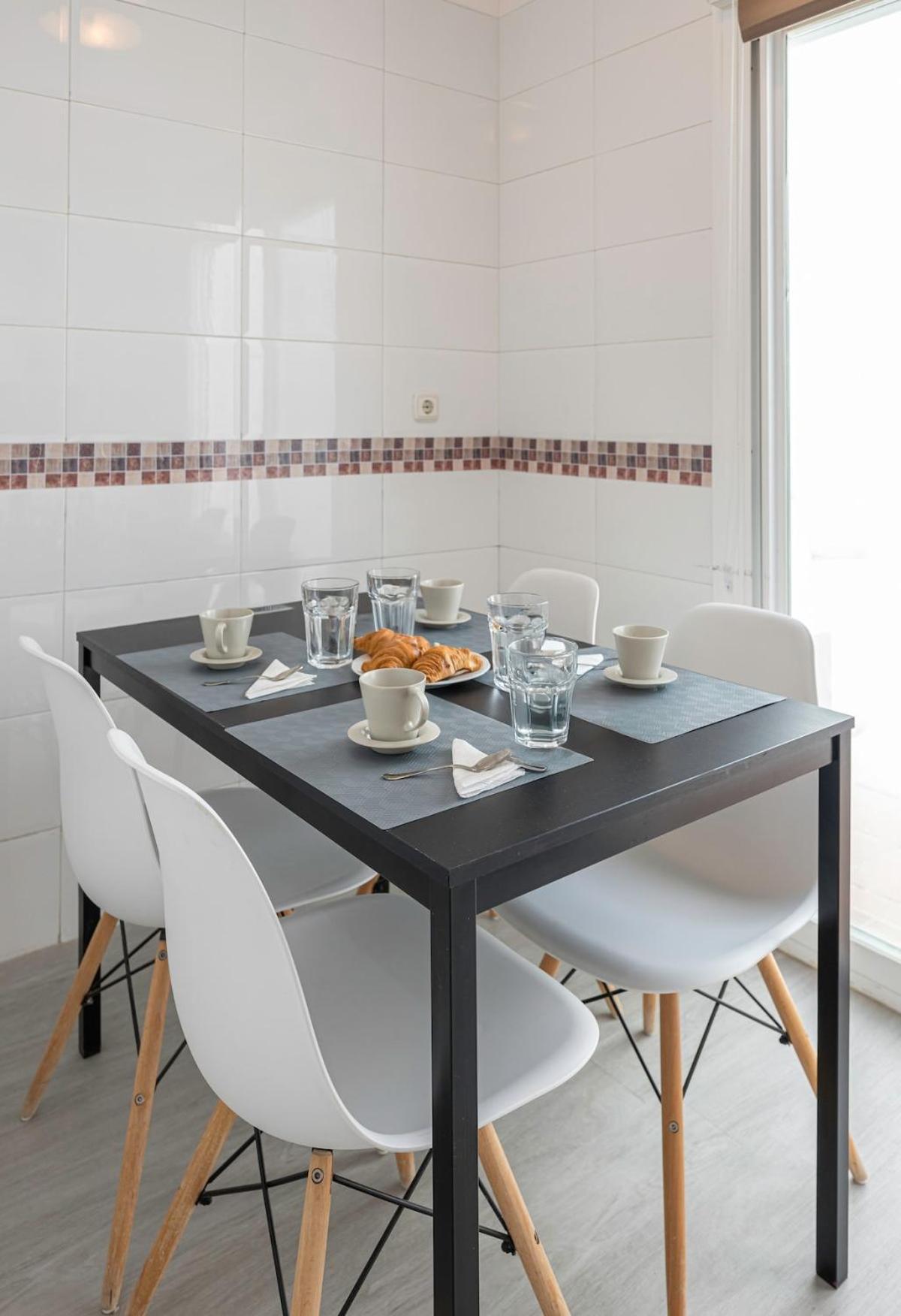Bright With Swimming Pool And Close To Sea Marbella